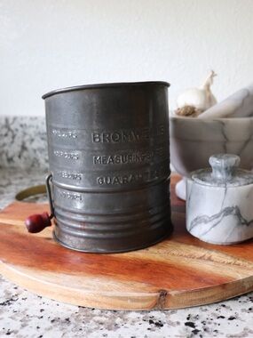 BROMWELL Vintage Style Metal Flour Sifter - Black